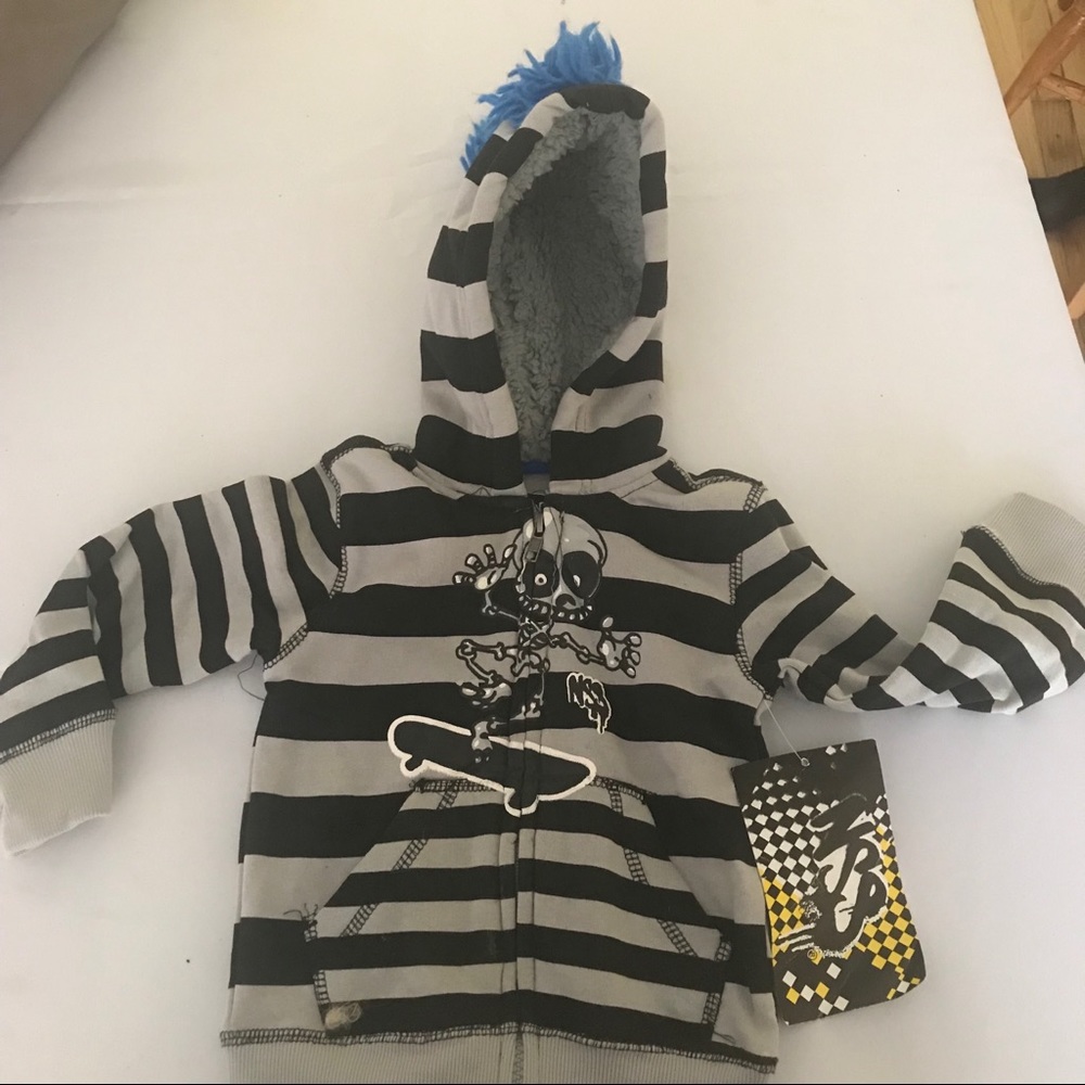 Stripped Sweater with a Mowhank